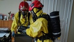Ćwiczenia obronne w Starostwie Powiatowym w Malborku – test procedur na wypadek zagrożenia chemicznego.