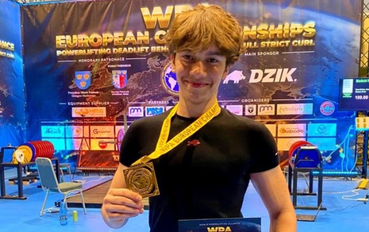 Piotr Werkowski Mistrzem Europy juniorów w wyciskaniu sztangi na ławeczce.