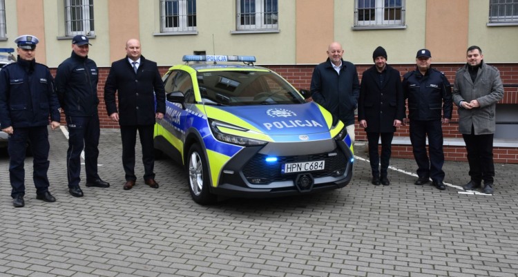 Nowy radiowóz w Sztumie – bezpieczniej na drogach powiatu.