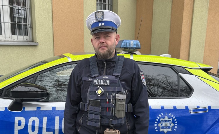 Policjant sztumskiej drogówki przebiegł 30 km dla chorej Zosi.