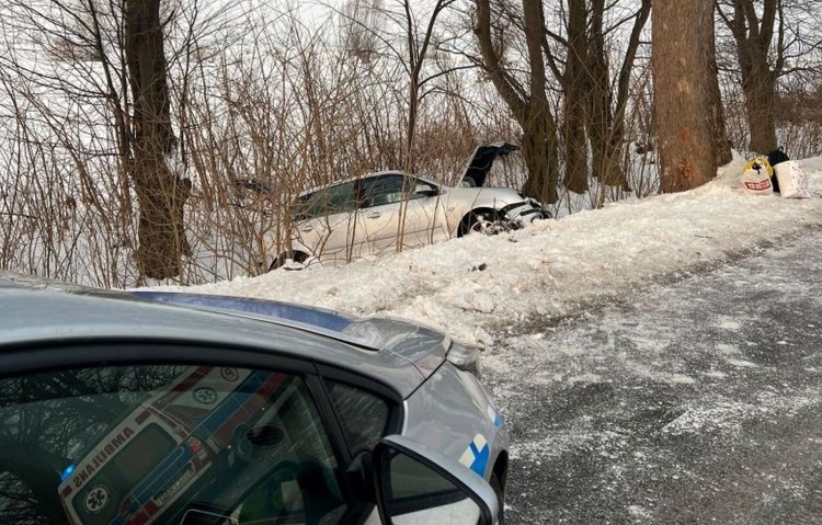 Groźny wypadek na trasie Żuławka Sztumska–Stare Pole. Samochód wypadł z drogi.