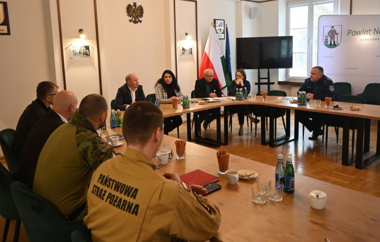 Posiedzenie Powiatowego Zespołu Zarządzania Kryzysowego w Nowym Dworze…