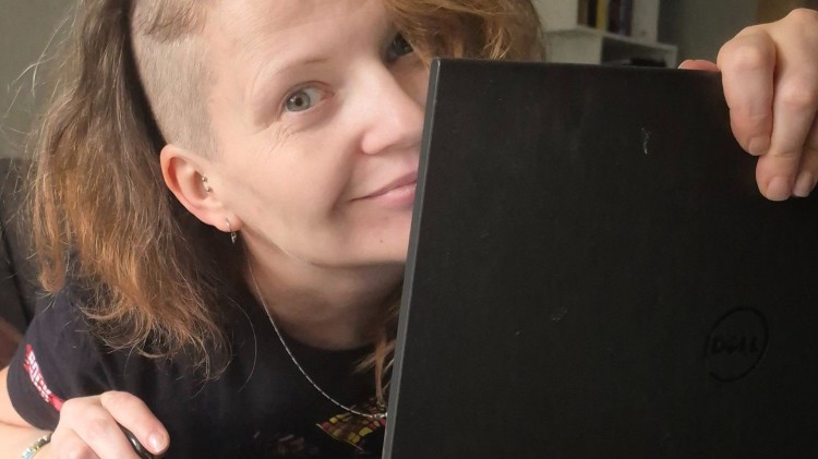 Ironiczne spojrzenie na rzeczywistość w formie książki. Paulina Jagnicka rusza z projektem wydawniczym i zbiórką społecznościową.