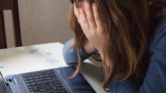 Myślała, że pomaga znajomemu. Kobieta straciła prawie 2 tys. zł.