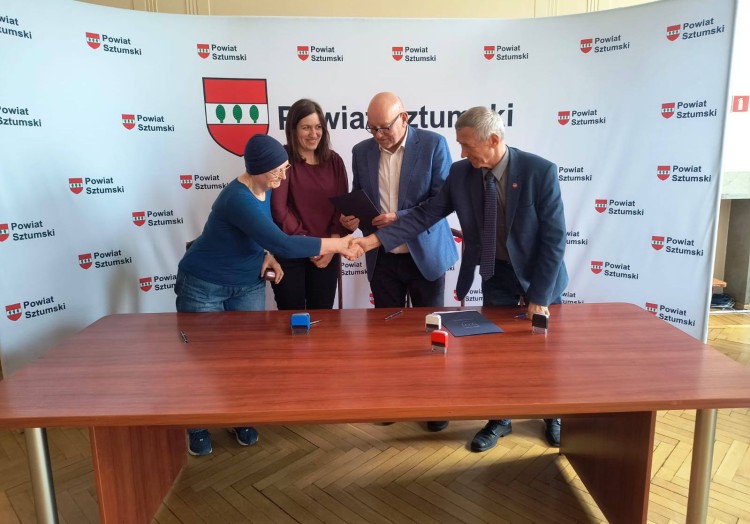 Powiat sztumski wspiera kulturę i integrację. Podpisano umowy na realizację zadań publicznych.
