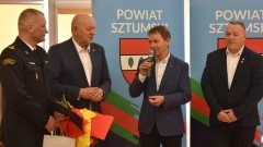 Sesja Rady Powiatu Sztumskiego z wyjątkowym akcentem. Gratulacje dla nowego komendanta PSP.