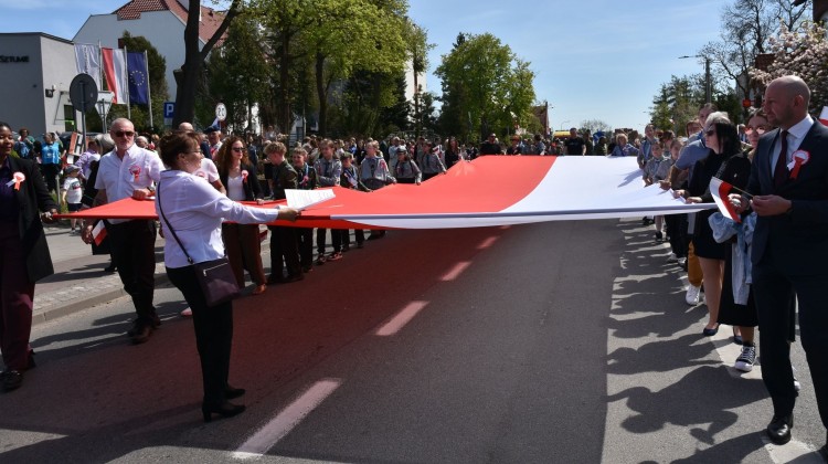 Sztum uczcił Konstytucję 3 Maja. Patriotyczny pochód i biało-czerwona flaga w centrum miasta.