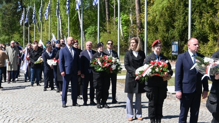 81. rocznica zakończenia II wojny światowej i wyzwolenia więźniów KL Stutthof uczczona w Sztutowie.