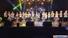 Wzruszenia, taniec i najpiękniejsze życzenia. Wyjątkowy koncert na Dzień Mamy w GOKiS w Starym Polu. Wideo i zdjęcia