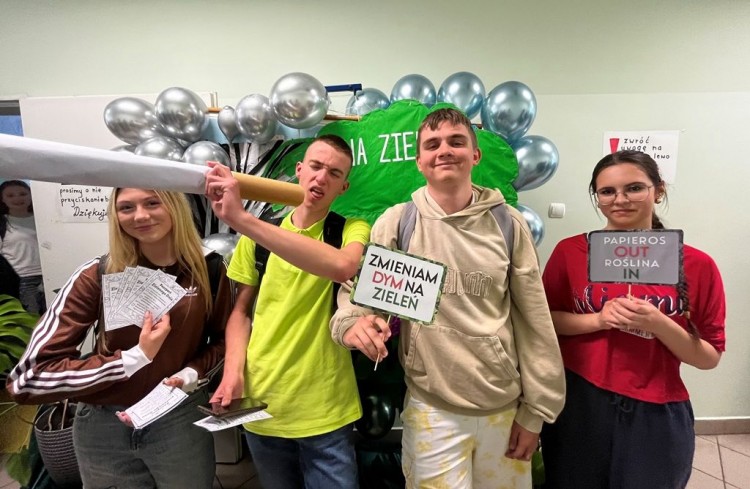 Papieros OUT, Roślina IN – profilaktyczna akcja w Technikum nr 3 w Malborku promowała zdrowy styl życia.