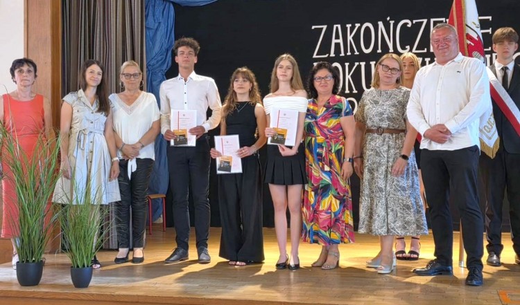Uroczyste zakończenie roku szkolnego w I LO w Malborku i wyróżnienia dla najlepszych uczniów.