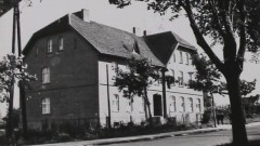 Ciekawostki Muzeum Miasta Malborka. W 1900 roku przy szkole w Wielbarku powstał ogród dla pszczół i roślin miododajnych