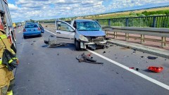 Zderzenie trzech samochodów na Moście Knybawskim. Jedna osoba trafiła do szpitala