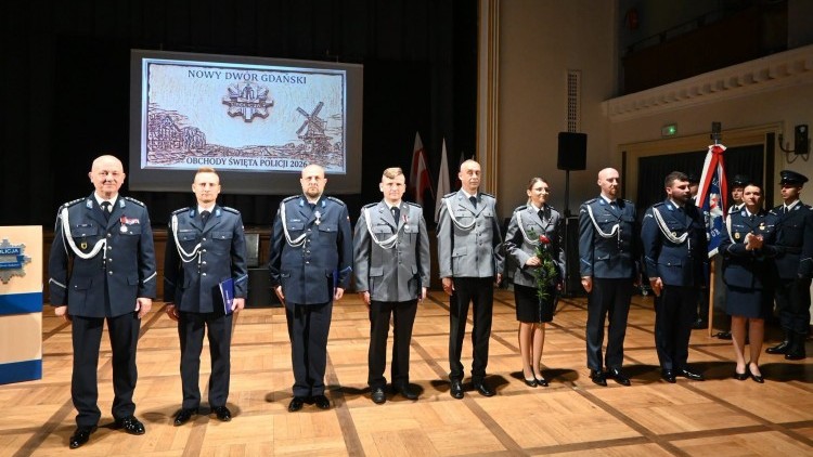 Powiatowe Obchody Święta Policji w Nowym Dworze Gdańskim. Funkcjonariusze…