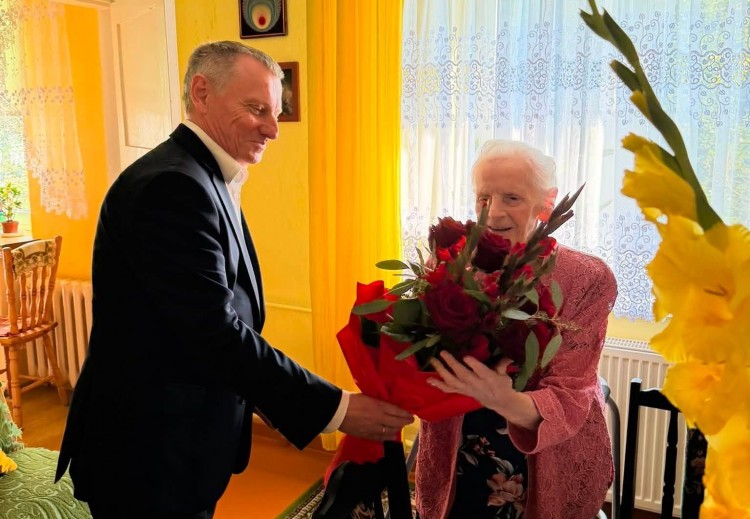 Wyjątkowy jubileusz w Gozdawie. Pani Wanda Ziegert świętowała 94.…