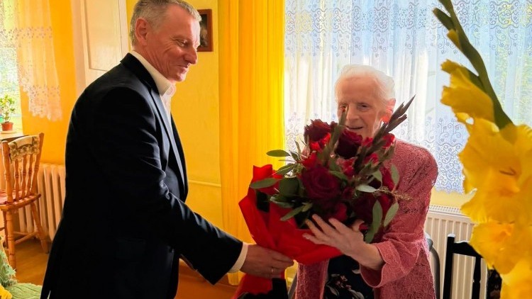 Wyjątkowy jubileusz w Gozdawie. Pani Wanda Ziegert świętowała 94.…