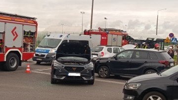 Kolizja na skrzyżowaniu Kotarbińskiego i Kwiatkowskiego w Malborku. Zderzyły się trzy samochody. Zobacz zdjęcia.