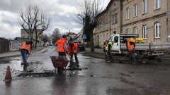 Nowy Dwór Gdański. Naprawa dziurawych jezdni po zimie - 07.03.2017