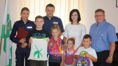 Gmina Ostaszewo : Wyprawki dla uczniów od nowodworskiej Policji - 31.08.2017