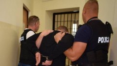 Podpalił pięć aut w Chojnicach. Straty wyniosły ponad 40 tys. zł.