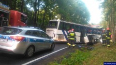 Zderzenie ciężarówki z autobusem przewożącym dzieci, zginęły dwie osoby.