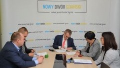 I etap przebudowy ulicy Uroczej w Nowym Dworze Gdańskim. Podpisanie umowy.