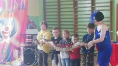 Cyrk wystąpił dla uczniów Szkoły Podstawowej w Mikoszewie.