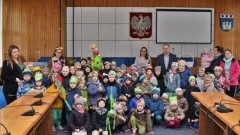 Wiosenna wizyta przedszkolaków w Urzędzie Miasta w Nowym Dworze Gdańskim