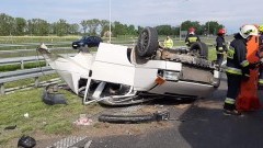 Auto osobowe uderzyło w busa na S7. Jedna osoba poszkodowana.