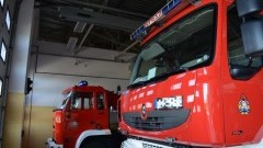 Pożar dachu w Stegnie, kolizje drogowe - raport nowodworskich służb mundurowych