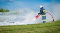 Kolizje drogowe i pożar garażu – raport nowodworskich służb mundurowych.