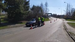 Wzmożone kontrole na Mierzei Wiślanej nie wystraszyły miłośników spacerów po plaży. Posypały się mandaty.