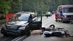DK91. Motocyklista zginął na miejscu po czołówce z osobówką.