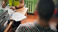 Płacił za zakupy skradzioną kartą. Teraz grozi mu do 10 lat więzienia.