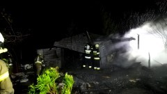 Sztutowo. Jedna osoba poszkodowana w pożarze domku letniskowego.