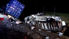 Nowy Dwór Gdański. Jedna osoba w szpitalu po zderzeniu ciężarówki i busa na S7.