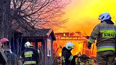 Gmina Stegna. Z pożarem stodoły walczyło 14 zastępów straży pożarnej.