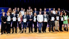 Prawie 2,5 mln zł dla najzdolniejszych uczniów na Pomorzu – wręczono stypendia Marszałka. 