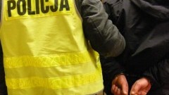 POLICJANCI DOPROWADZILI ZA WIĘZIENNE KRATY DWÓCH  POSZUKIWANYCH. NOWY DWÓR GDAŃSKI – 18.05.2015