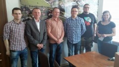 NOWY DWÓR GDAŃSKI. MISTRZOWIE ROBOTYKI SPOTKALI SIĘ Z BURMISTRZEM - 7.06.2015