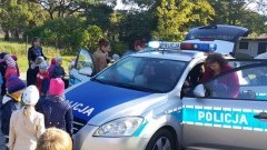 Stegna. Dzielnicowi opowiedzieli przedszkolakom o swojej słuzbie - 6.10.2015