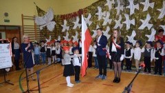 Tujsk. Pasowanie klas pierwszych w Dniu Edukacji Narodowej - 14.10.2015