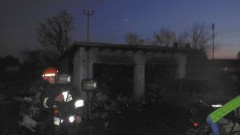 Pożar na Placu Wolnośći. Paliły się garaże. Nowy Dwór Gdański - 29.11.2015