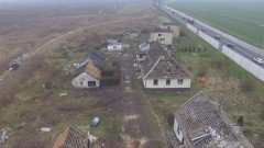 Stare Babki znikają z mapy. Ruszyły prace rozbiórkowe wsi. - 09.12.2015
