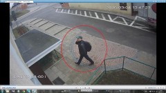 Elbląg: Kamery nagrały fałszywego policjanta. Pomóż policji ustalić jego tożsamość! - 14.03.2016 