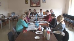 Ostra dyskusja na temat podwyżki cen za wywóz nieczystości podczas wspólnego posiedzenia komisji stałych Gminy Stegna – 12.04.2016