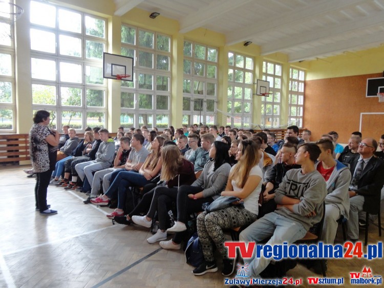 Zespół Szkół nr 2. Rozmowy na temat dopalaczy i narkotyków - 14.09.2016