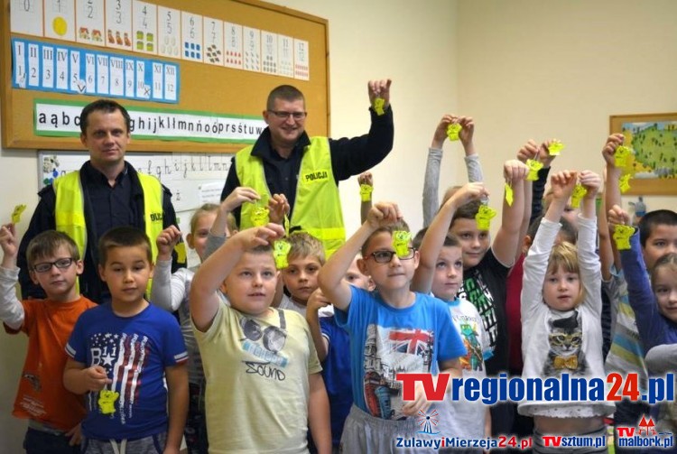 Policjanci z wizytą w szkole w Marynowach - 25.10.2016