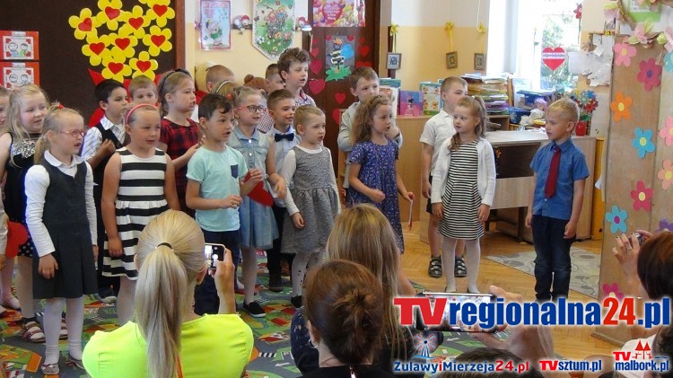 Przedszkolaki ze Stegny świętują Dzień Matki (wideo, zdjęcia) - 26.05.2017