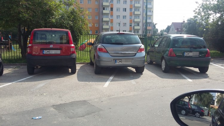 Skośnie czy prostopadle? - trudna sztuka parkowania przy ulicy Jagiellońskiej&#8230;